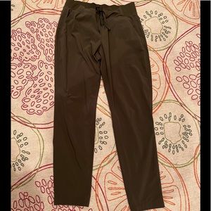 Athleta Womens jogger dri fit light weight size 6